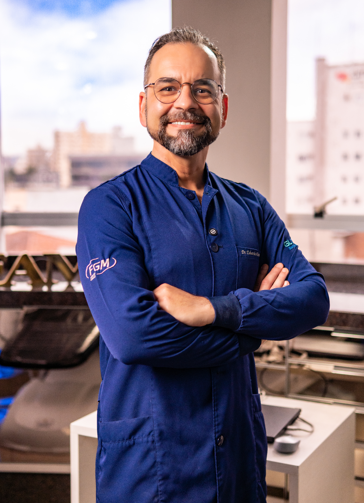 Dr. Eduardo Alexandre Müller, Mestre em Implantodontia